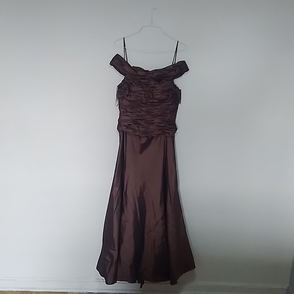 JS COLLECTIONS LONG BROWN SATIN FORMAL DRESS SIZE 10 - Picture 3 of 16